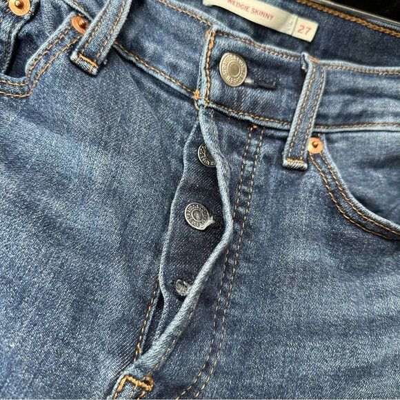 Levi’s the wedgie skinny slightly cropped distressed hem jeans-very flattering - Picture 11 of 14